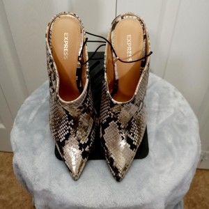 Express Women's Snakeskin Print Pointed Toe Mule Shoe in Size 6